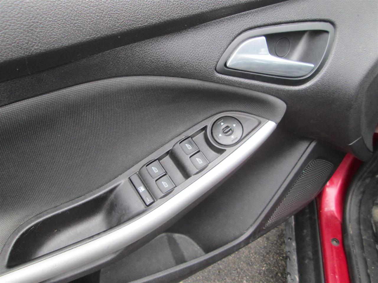 2014 Ford Focus SE Hatch Photo