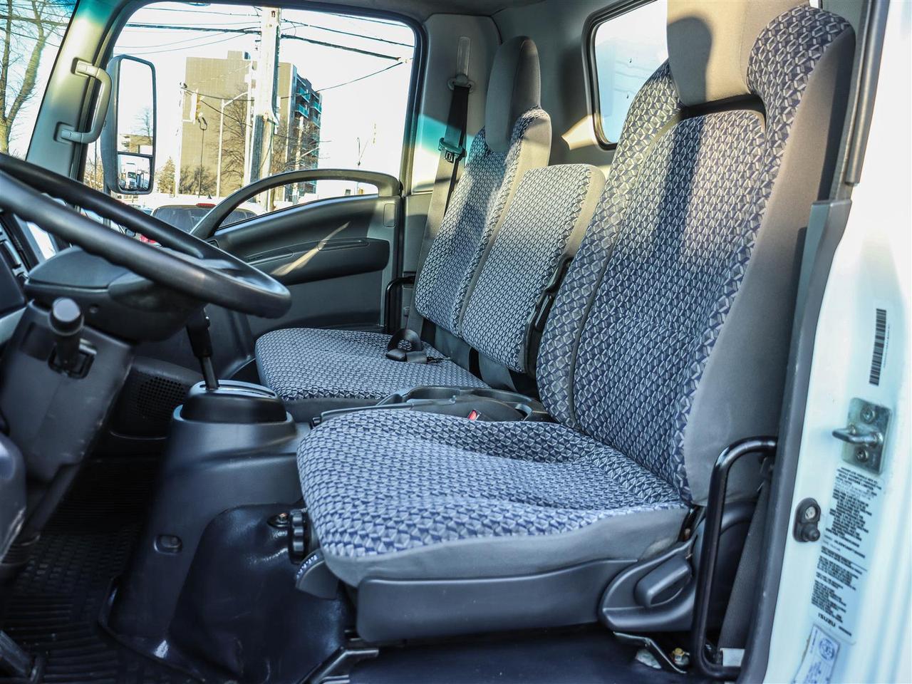 2023 Isuzu NRR 20' box Photo