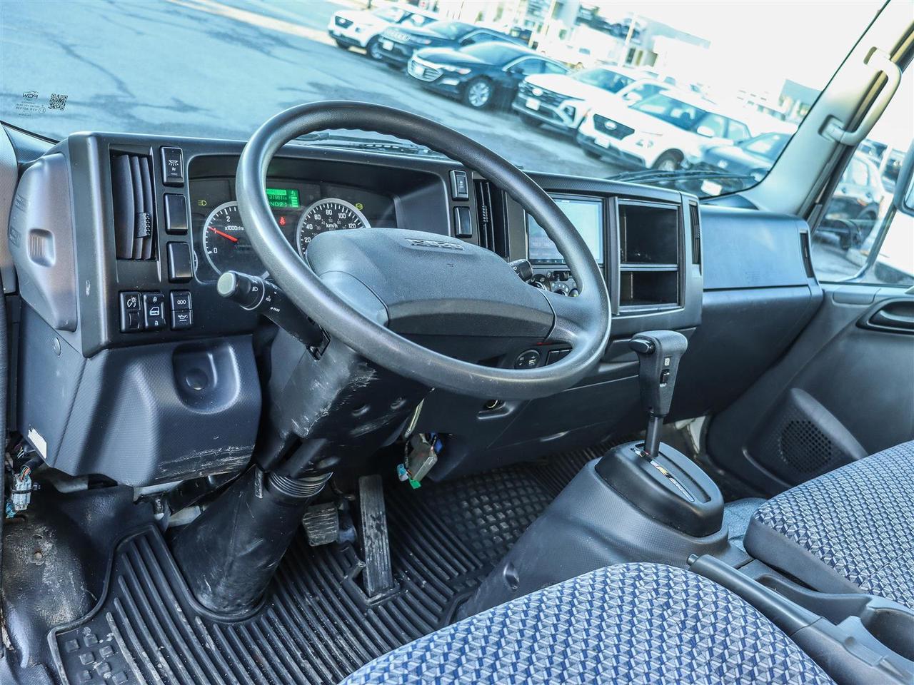 2023 Isuzu NRR 20' box Photo