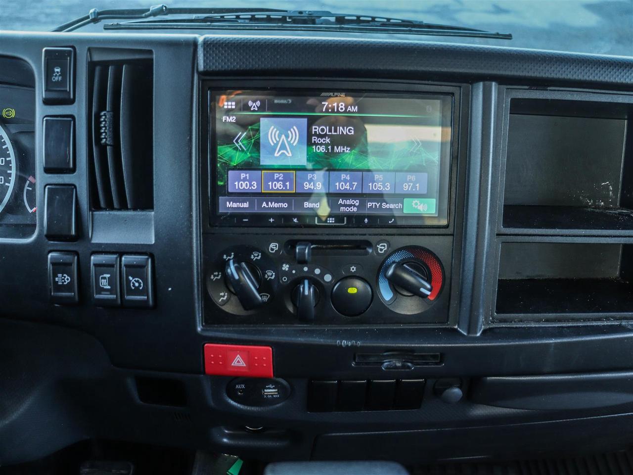 2023 Isuzu NRR 20' box Photo