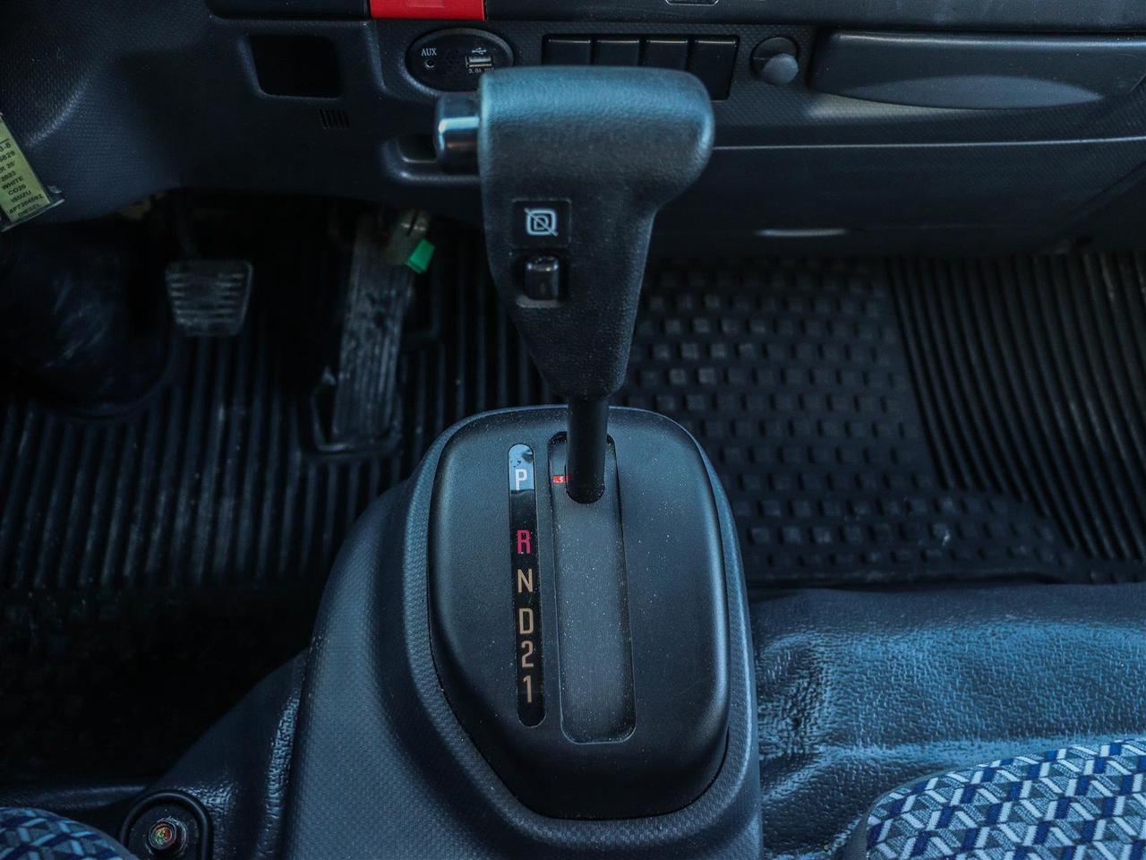 2023 Isuzu NRR 20' box Photo