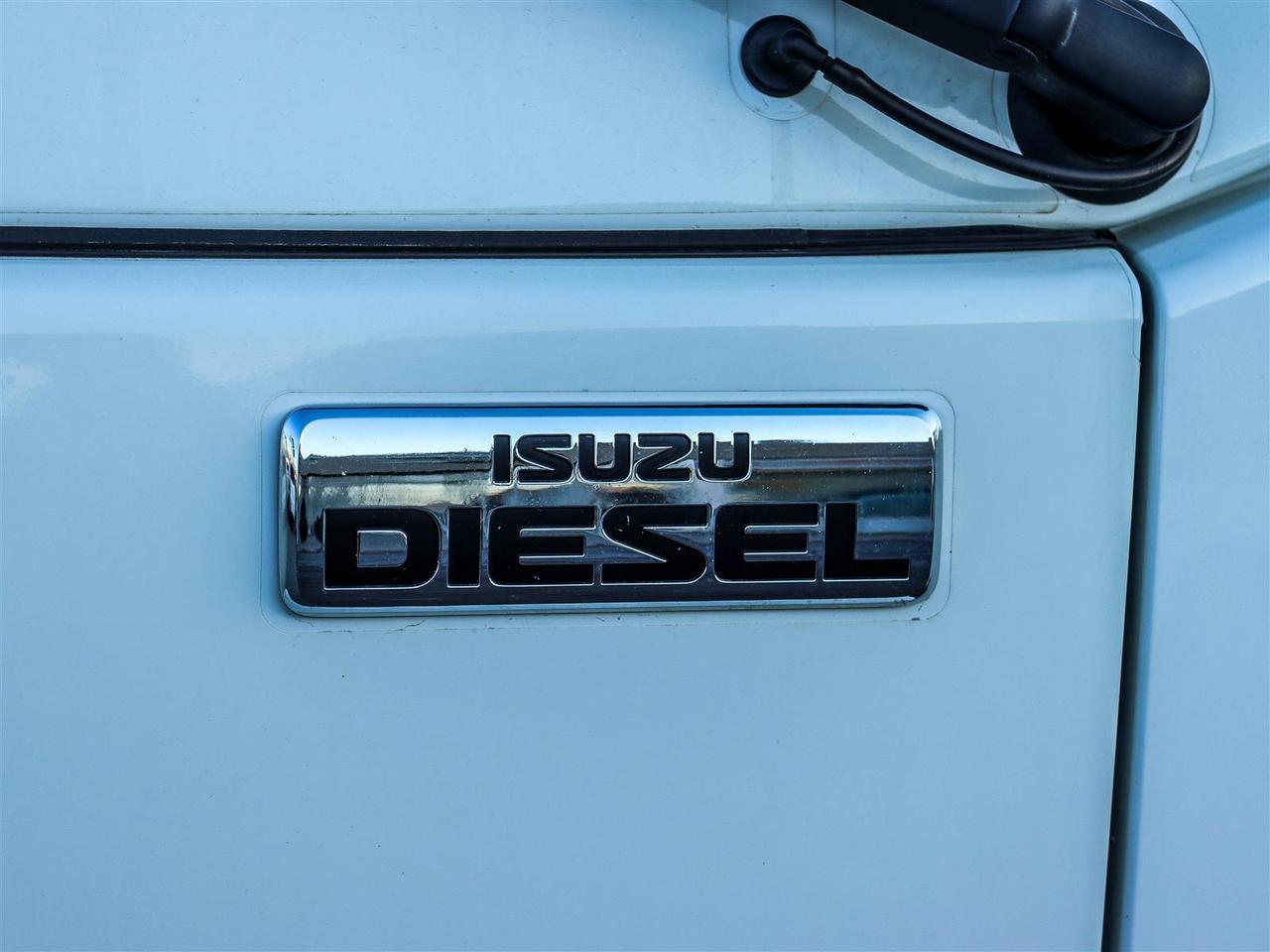 2023 Isuzu NRR 20' box Photo