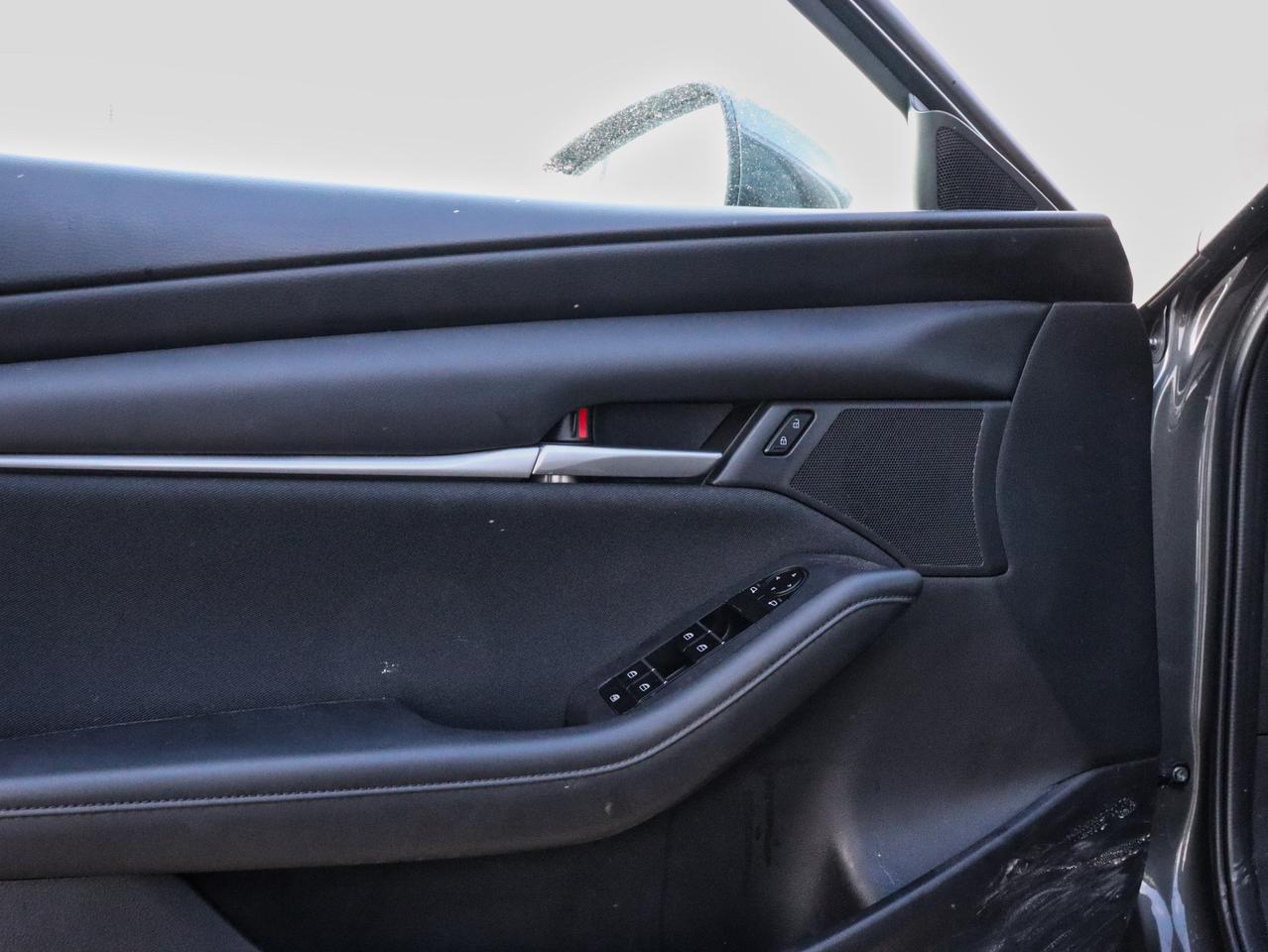 2025 Mazda MAZDA3 GS Photo