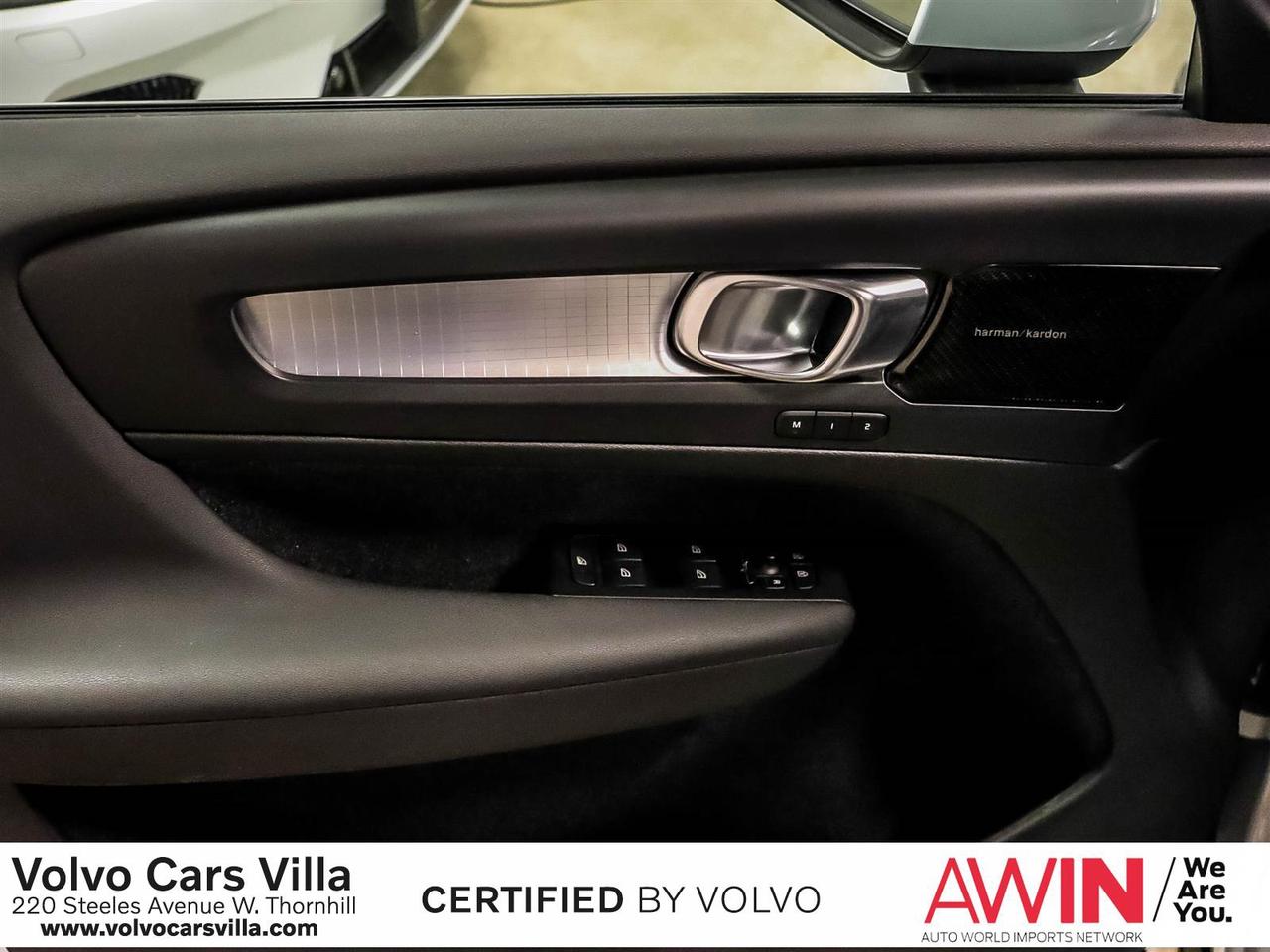 2022 Volvo XC40 T5 AWD Momentum Photo