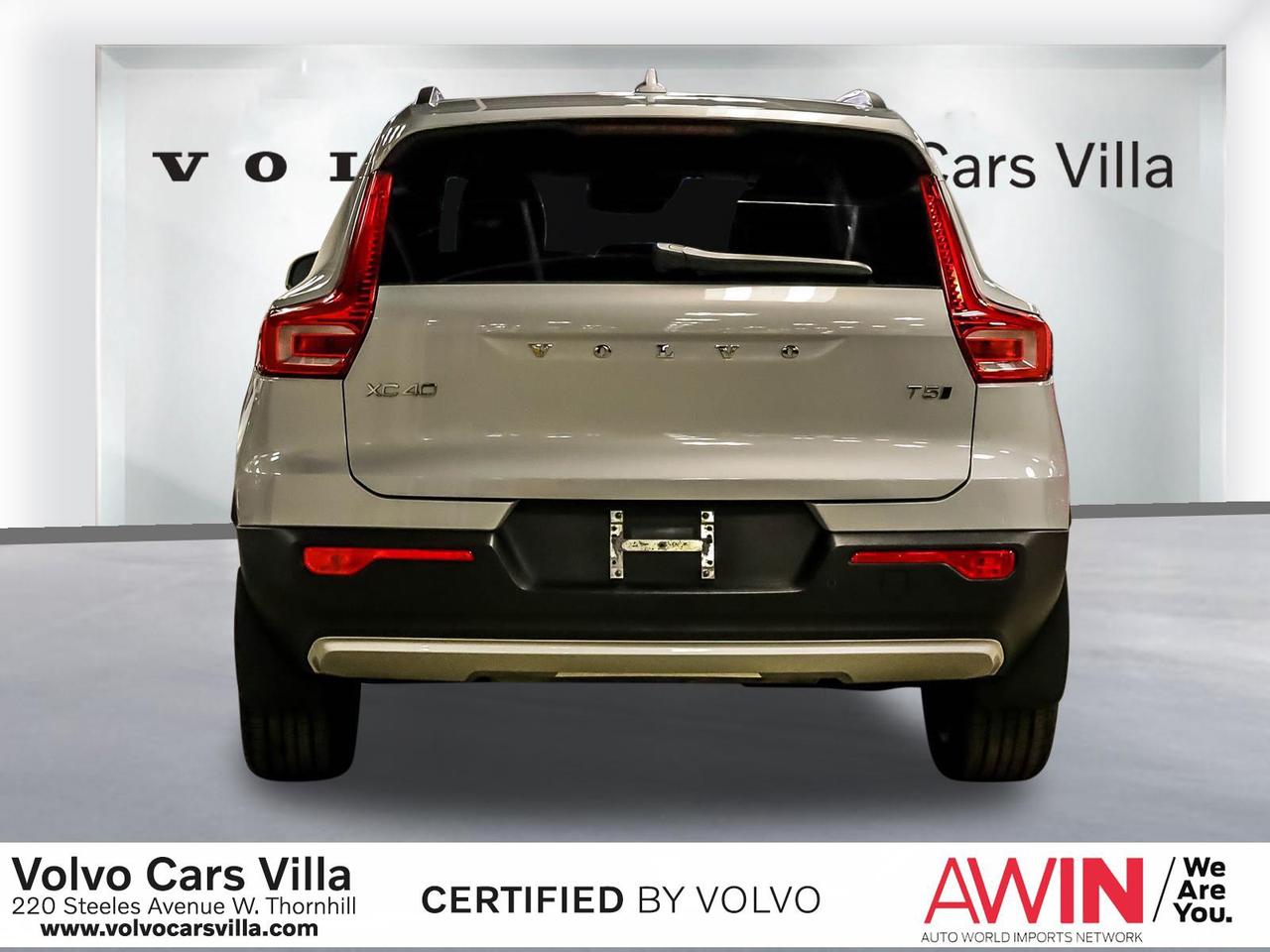 2022 Volvo XC40 T5 AWD Momentum Photo