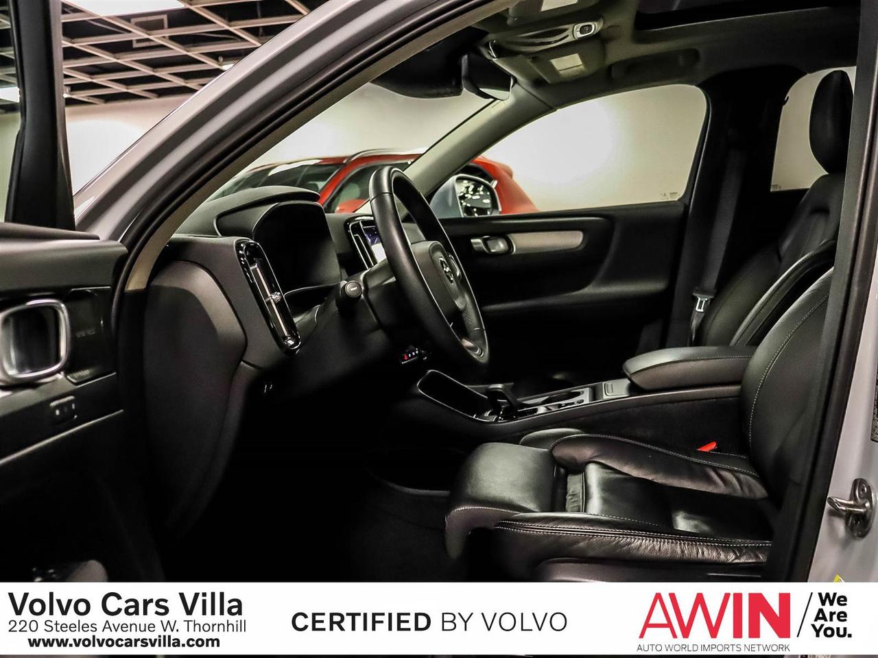 2022 Volvo XC40 T5 AWD Momentum Photo