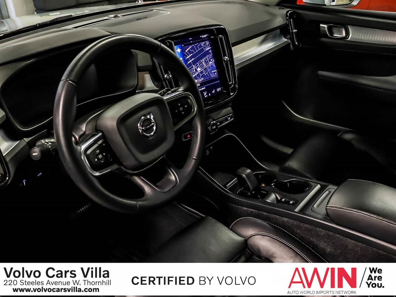 2022 Volvo XC40 T5 AWD Momentum Photo