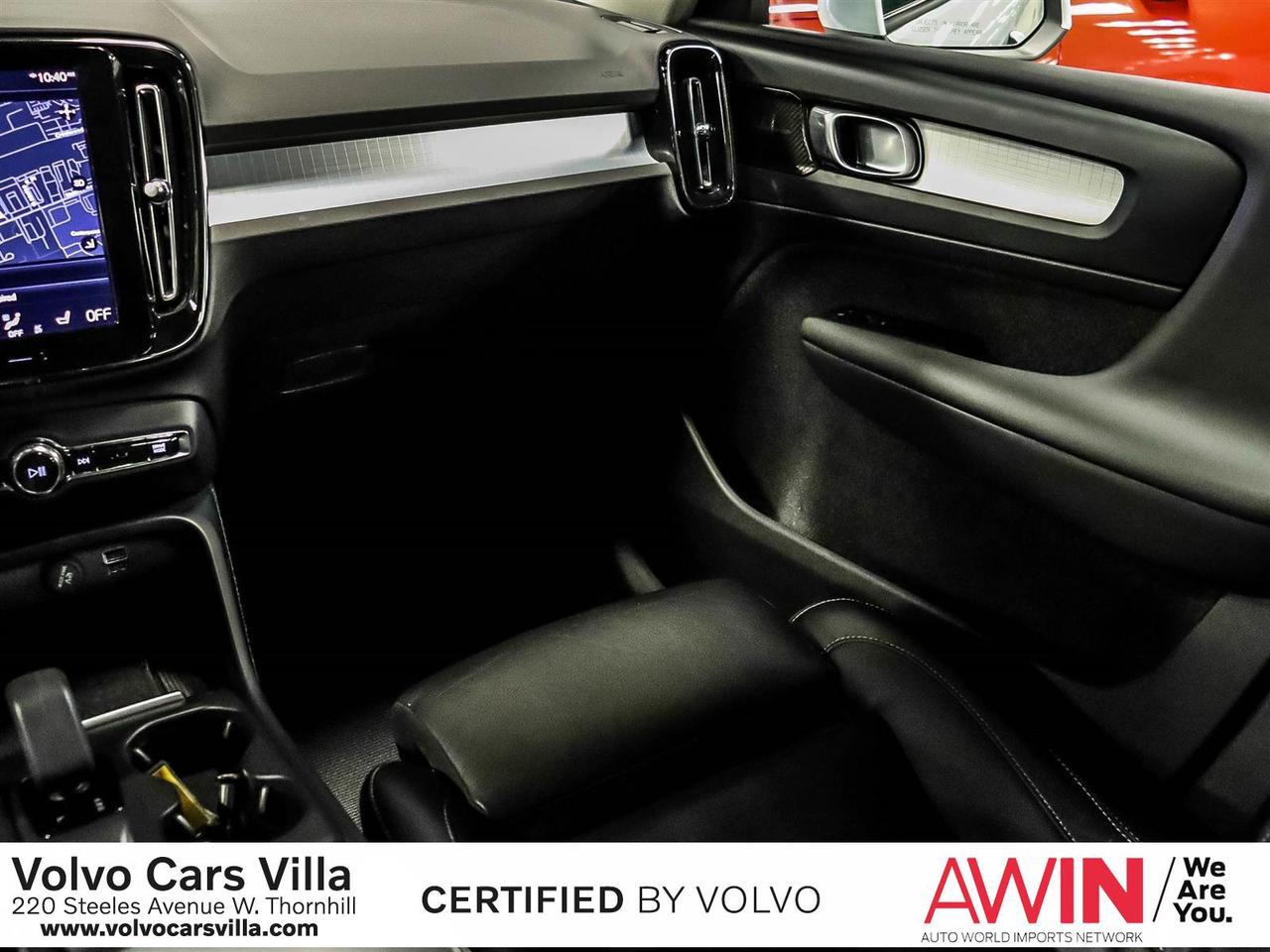 2022 Volvo XC40 T5 AWD Momentum Photo