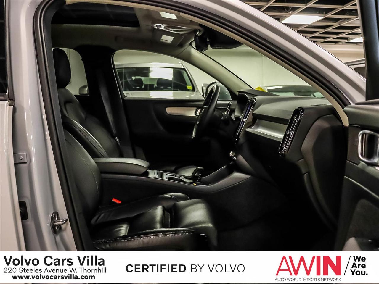 2022 Volvo XC40 T5 AWD Momentum Photo