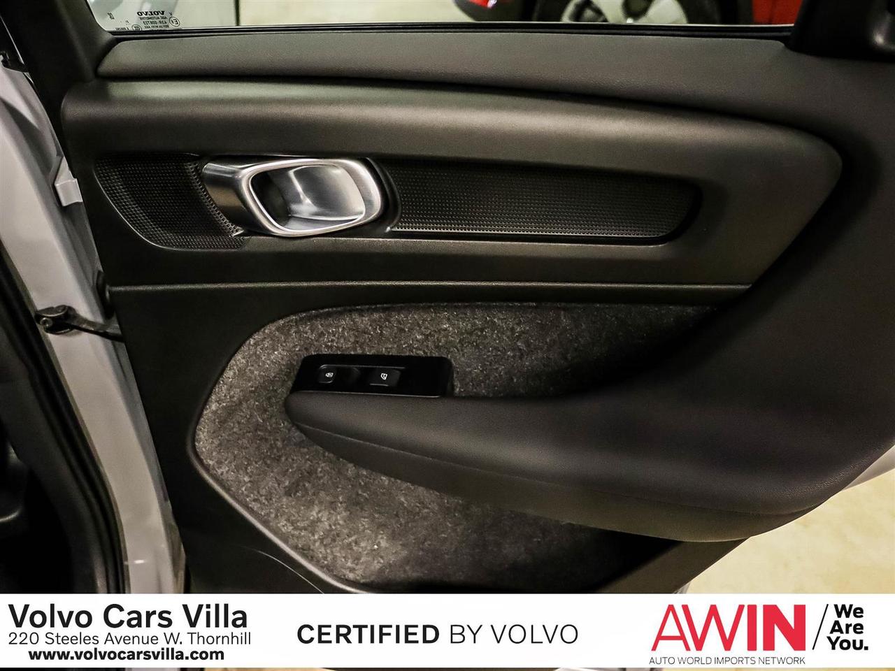 2022 Volvo XC40 T5 AWD Momentum Photo