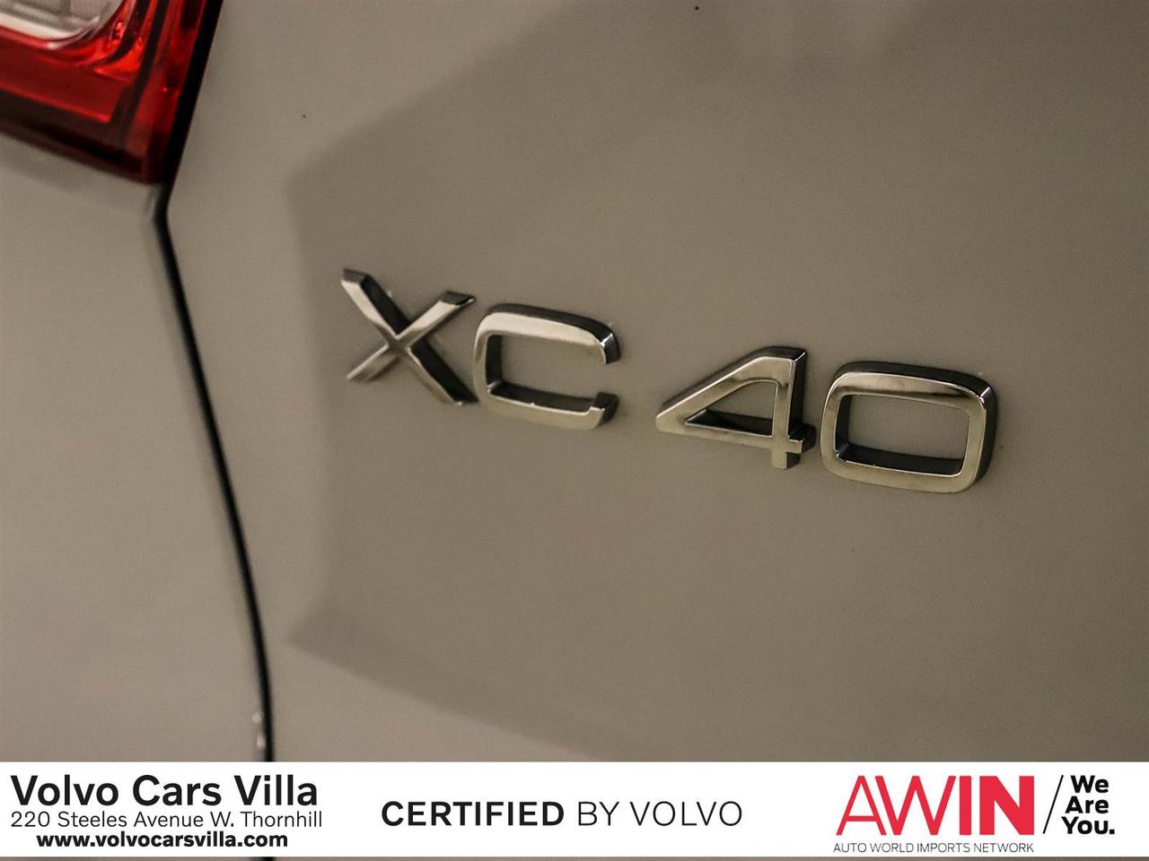 2022 Volvo XC40 T5 AWD Momentum Photo