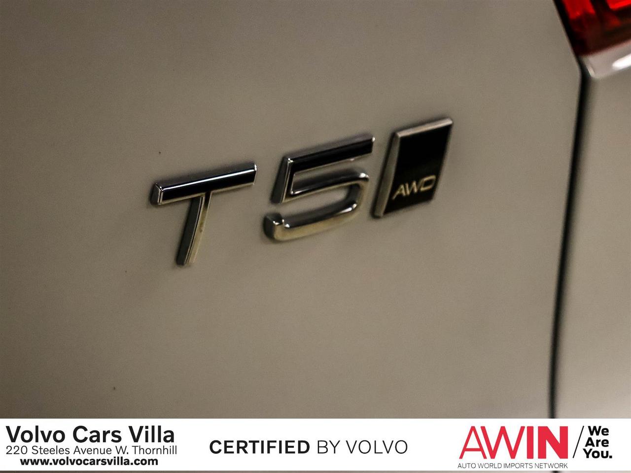 2022 Volvo XC40 T5 AWD Momentum Photo
