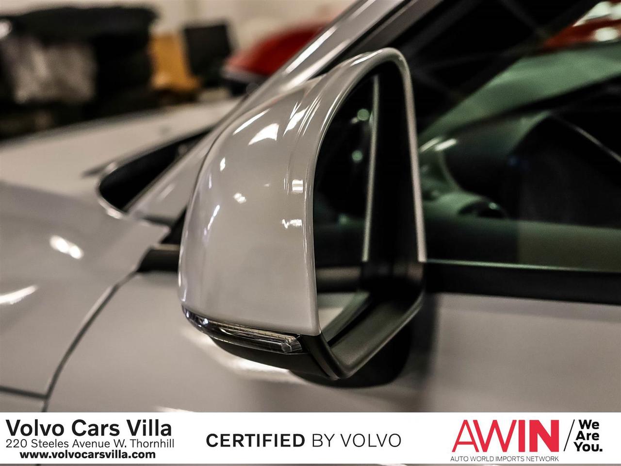 2022 Volvo XC40 T5 AWD Momentum Photo