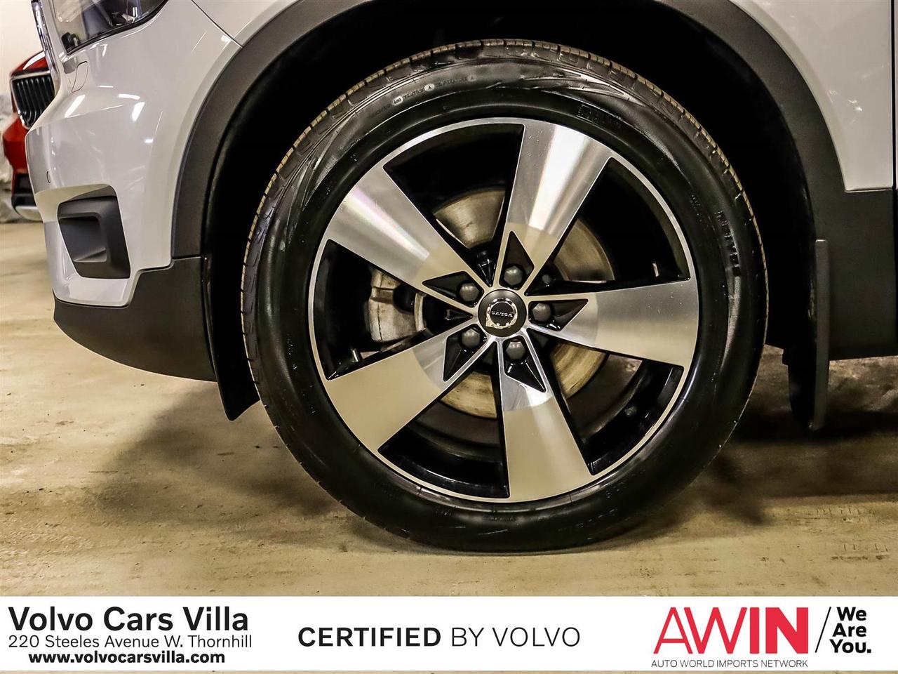 2022 Volvo XC40 T5 AWD Momentum Photo