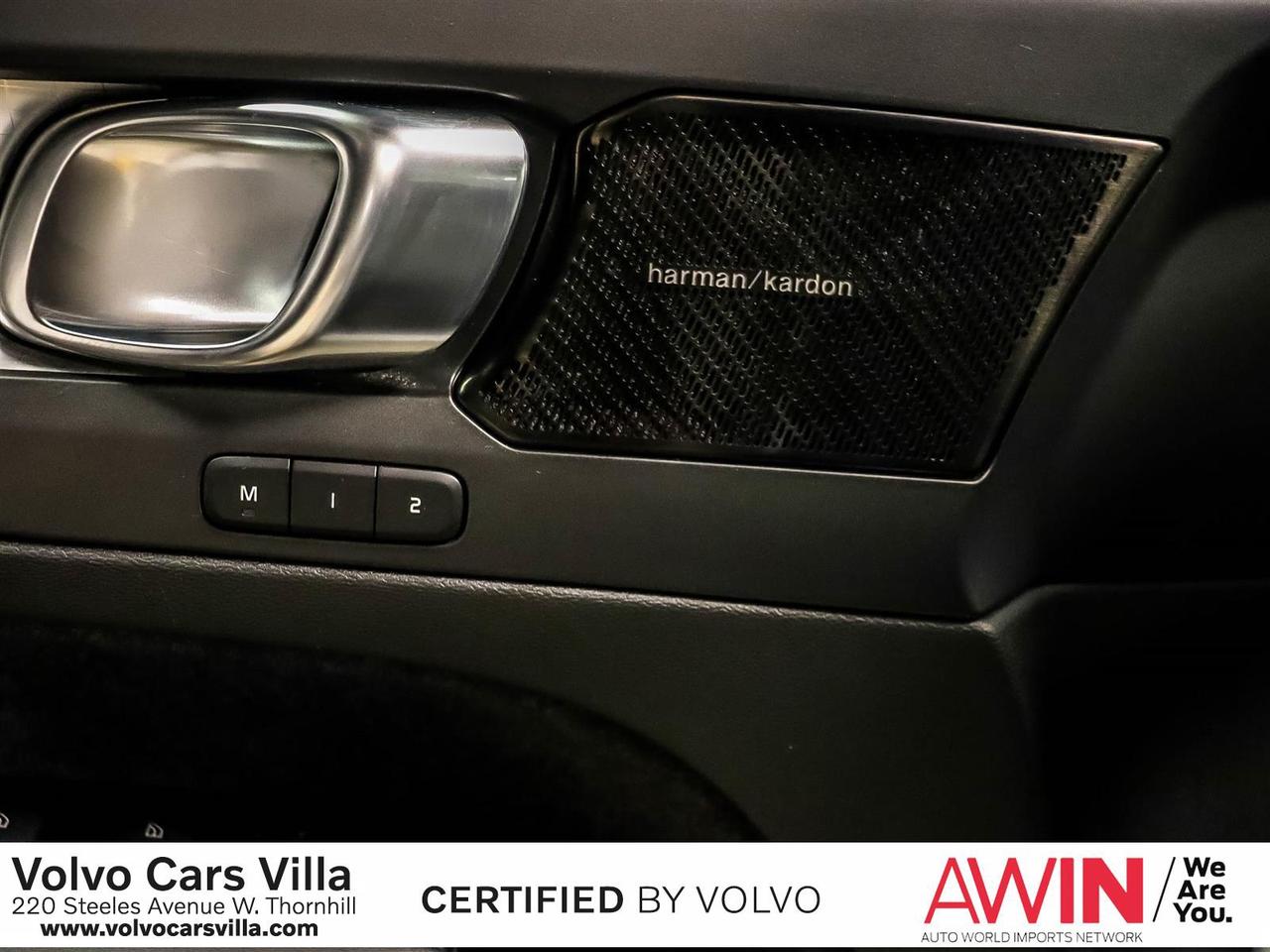 2022 Volvo XC40 T5 AWD Momentum Photo