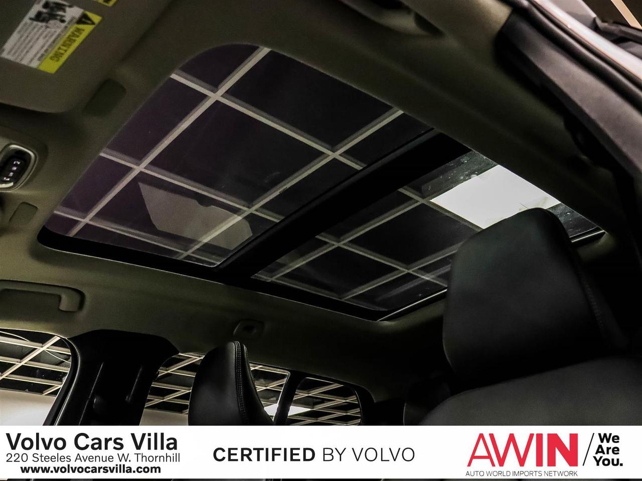 2022 Volvo XC40 T5 AWD Momentum Photo