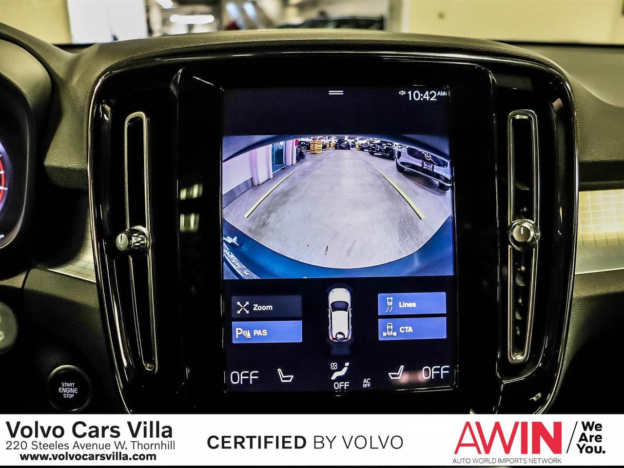2022 Volvo XC40 T5 AWD Momentum Photo