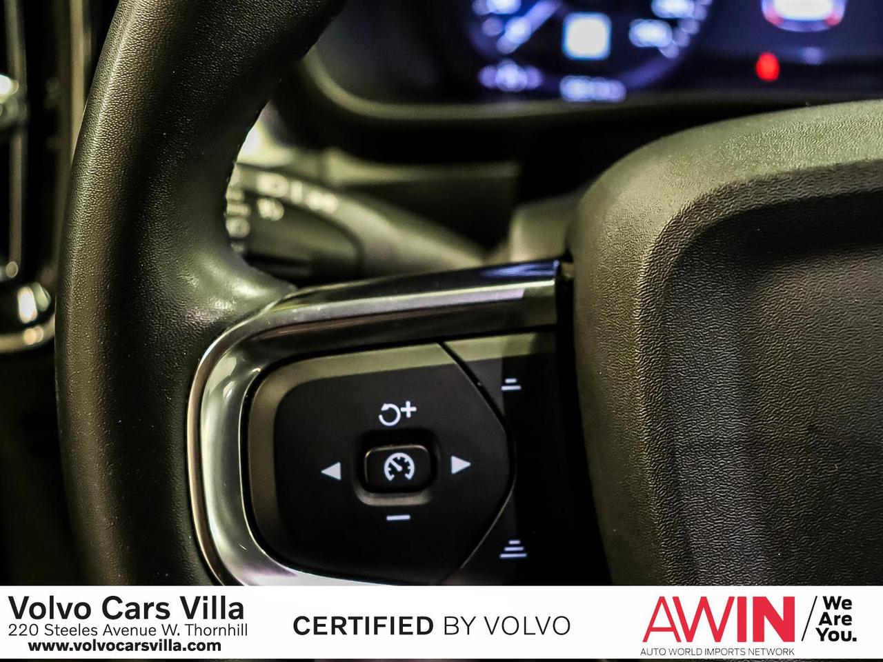 2022 Volvo XC40 T5 AWD Momentum Photo