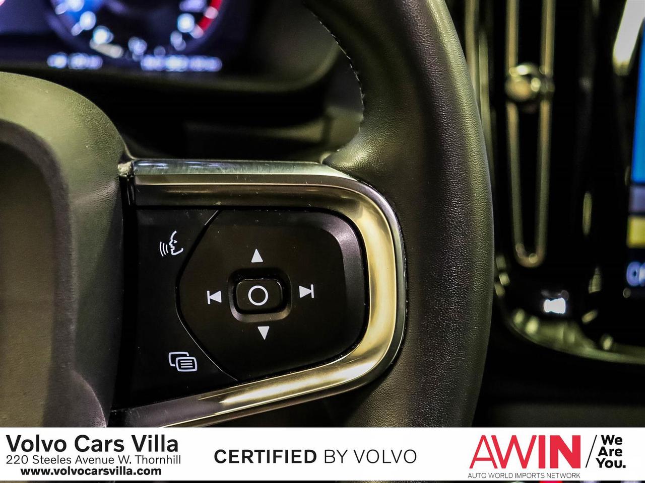 2022 Volvo XC40 T5 AWD Momentum Photo