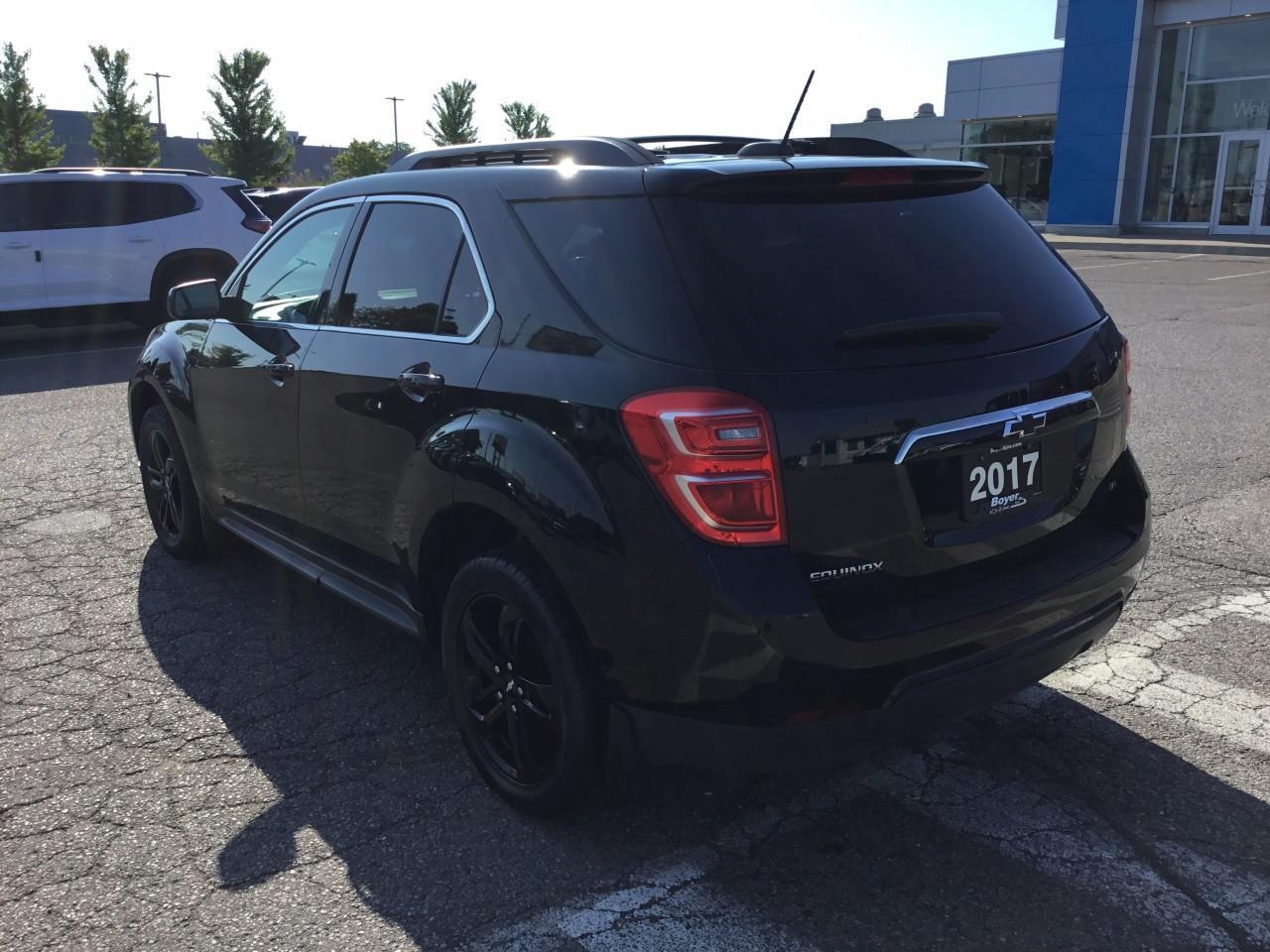 2017 Chevrolet Equinox LT Photo2