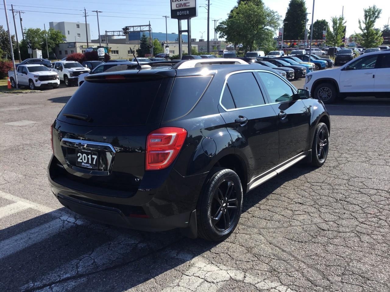 2017 Chevrolet Equinox LT Photo4