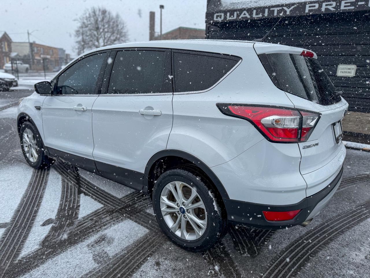 2017 Ford Escape SE/ AWD/1 OWNER/LOW KM/CAMERA/FUEL EFFICIENT/1.5L Photo