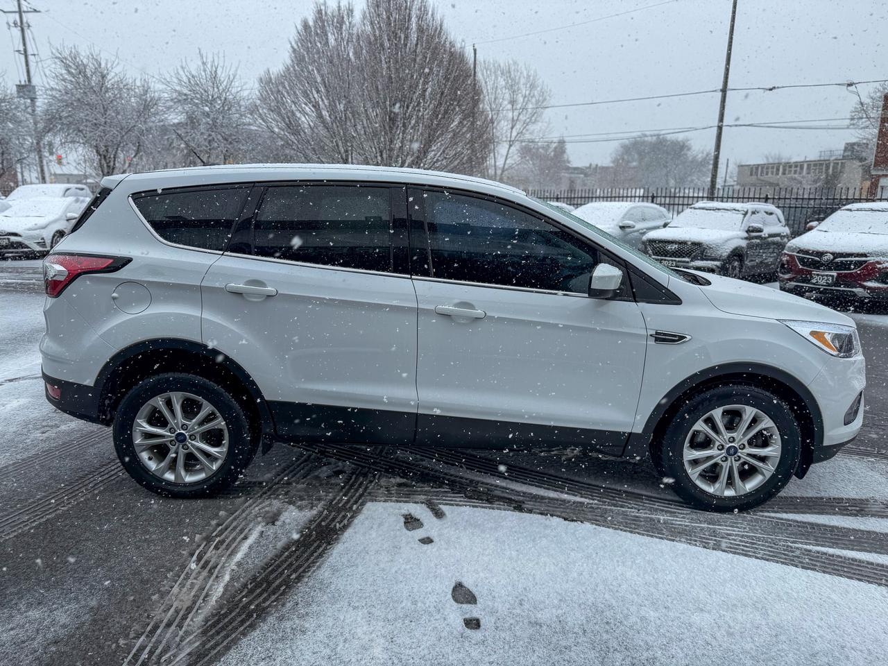 2017 Ford Escape SE/ AWD/1 OWNER/LOW KM/CAMERA/FUEL EFFICIENT/1.5L Photo