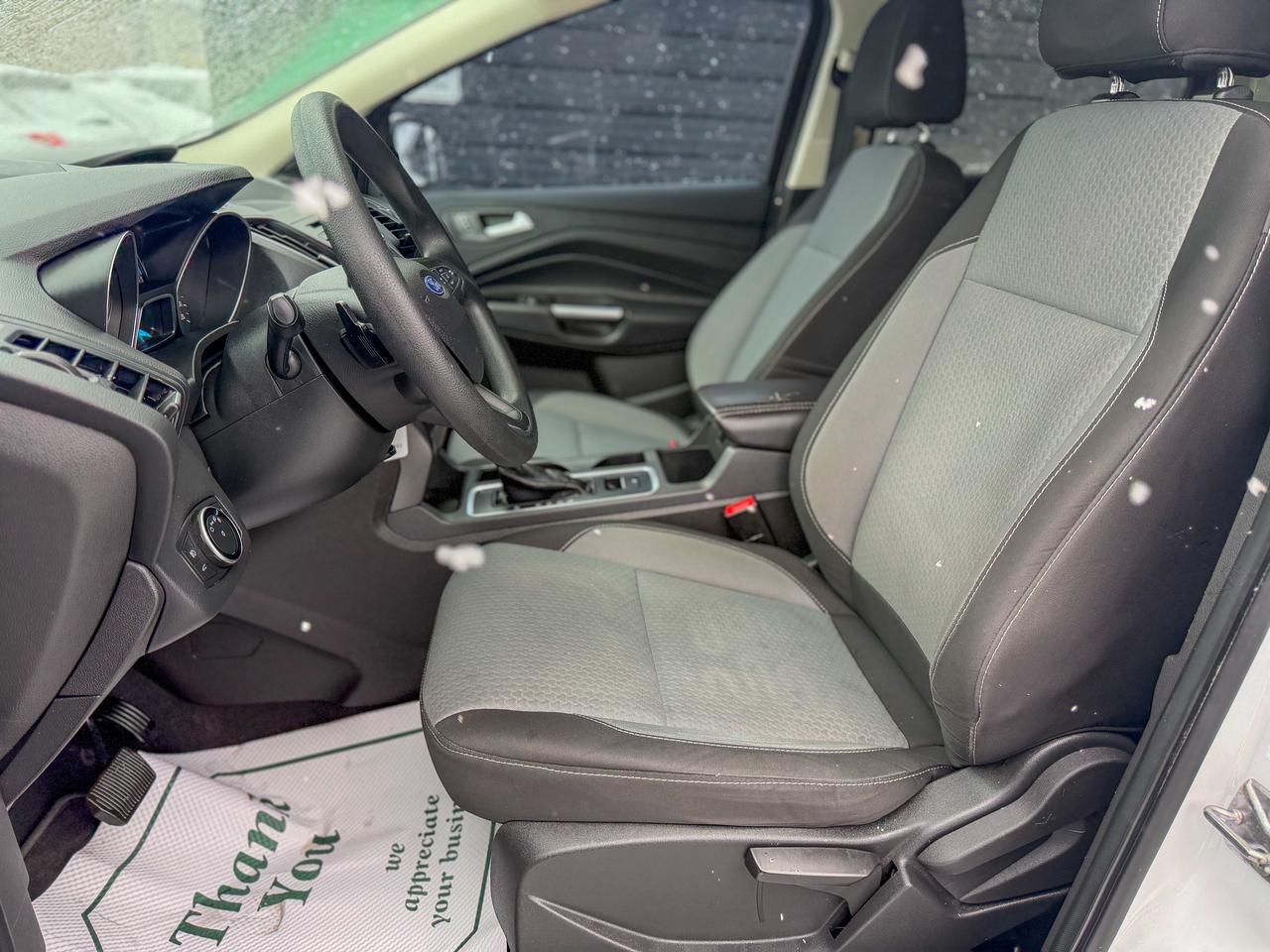 2017 Ford Escape SE/ AWD/1 OWNER/LOW KM/CAMERA/FUEL EFFICIENT/1.5L Photo