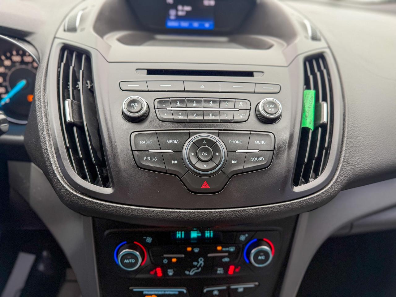 2017 Ford Escape SE/ AWD/1 OWNER/LOW KM/CAMERA/FUEL EFFICIENT/1.5L Photo