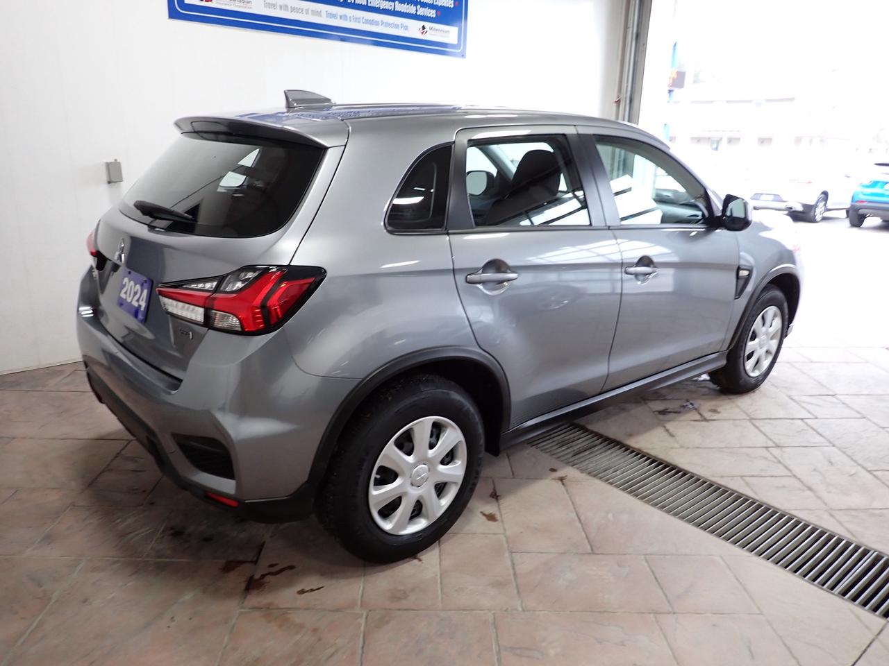 2024 Mitsubishi RVR AWD 4DR Photo