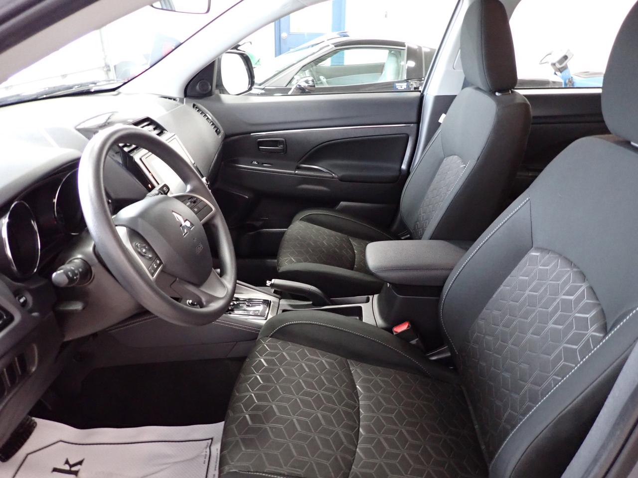 2024 Mitsubishi RVR AWD 4DR Photo