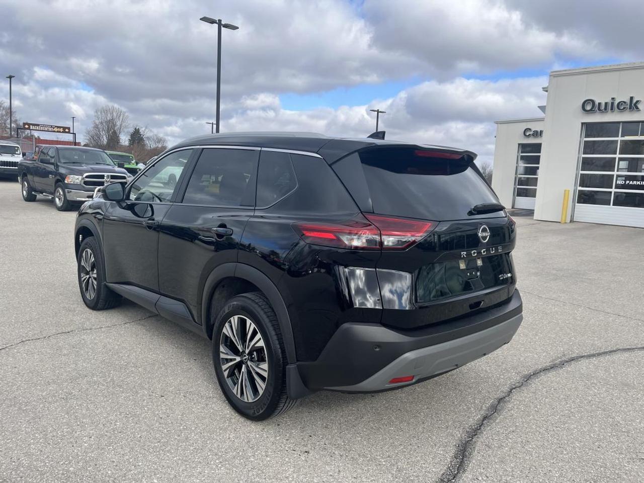 2023 Nissan Rogue AWD SV Moonroof Photo