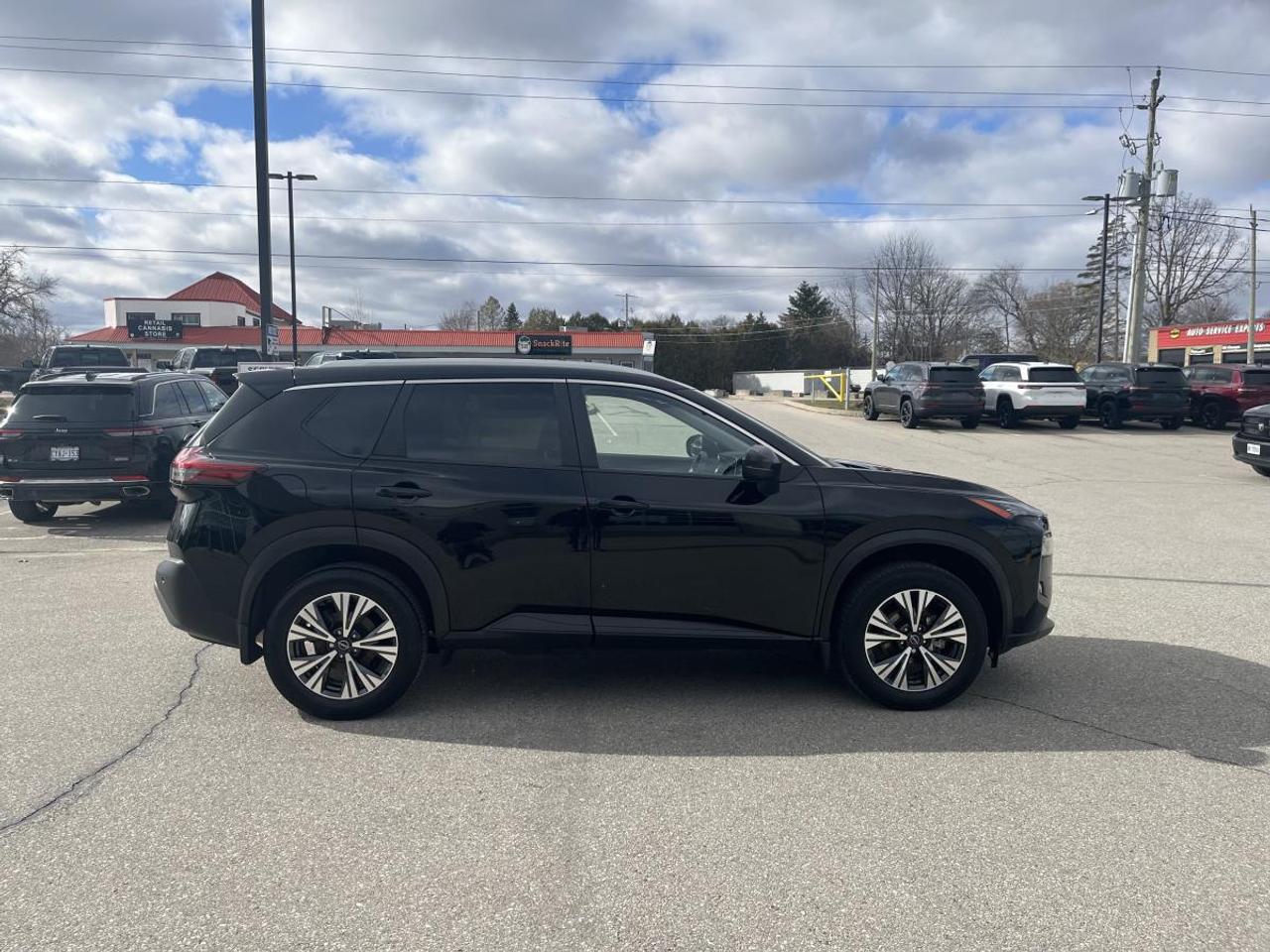 2023 Nissan Rogue AWD SV Moonroof Photo