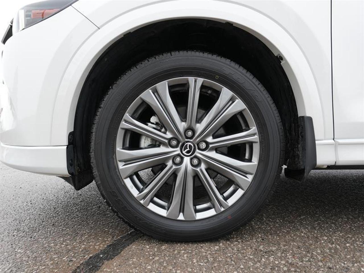 2024 Mazda CX-5 Signature AWD at Photo