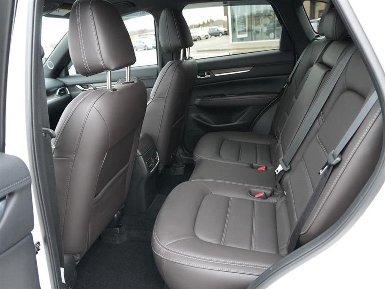 2024 Mazda CX-5 Signature AWD at Photo