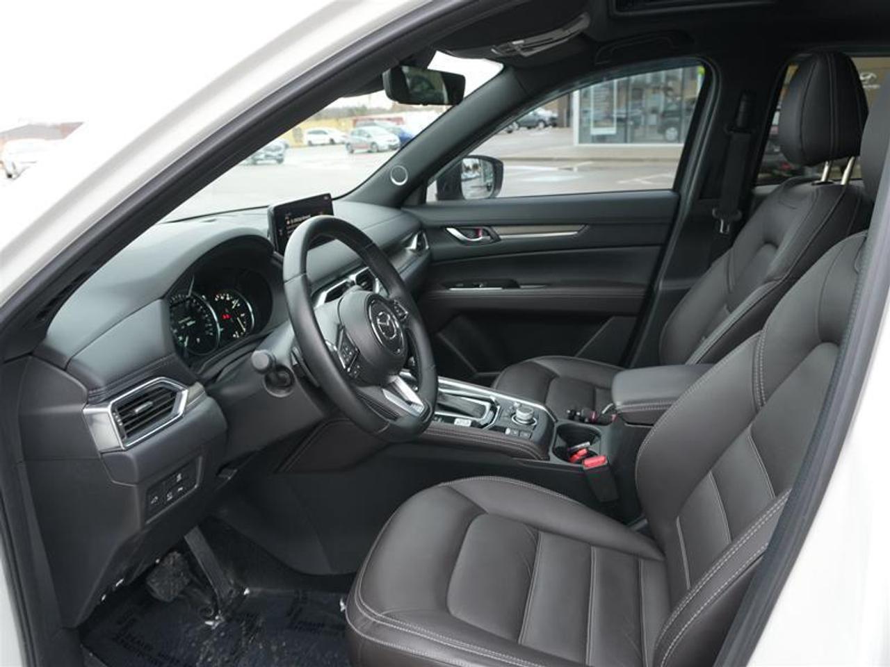 2024 Mazda CX-5 Signature AWD at Photo