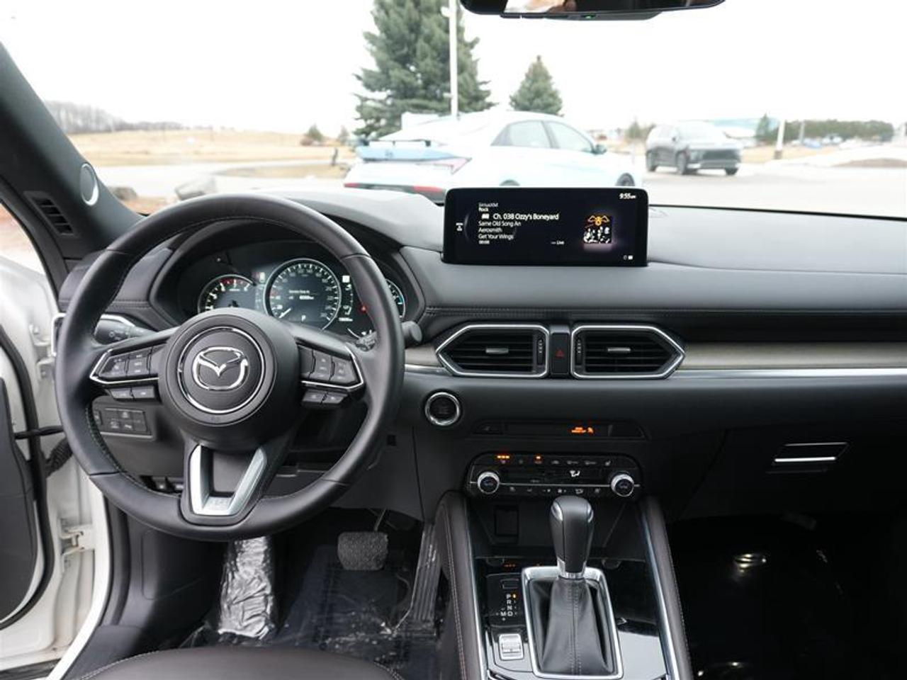 2024 Mazda CX-5 Signature AWD at Photo