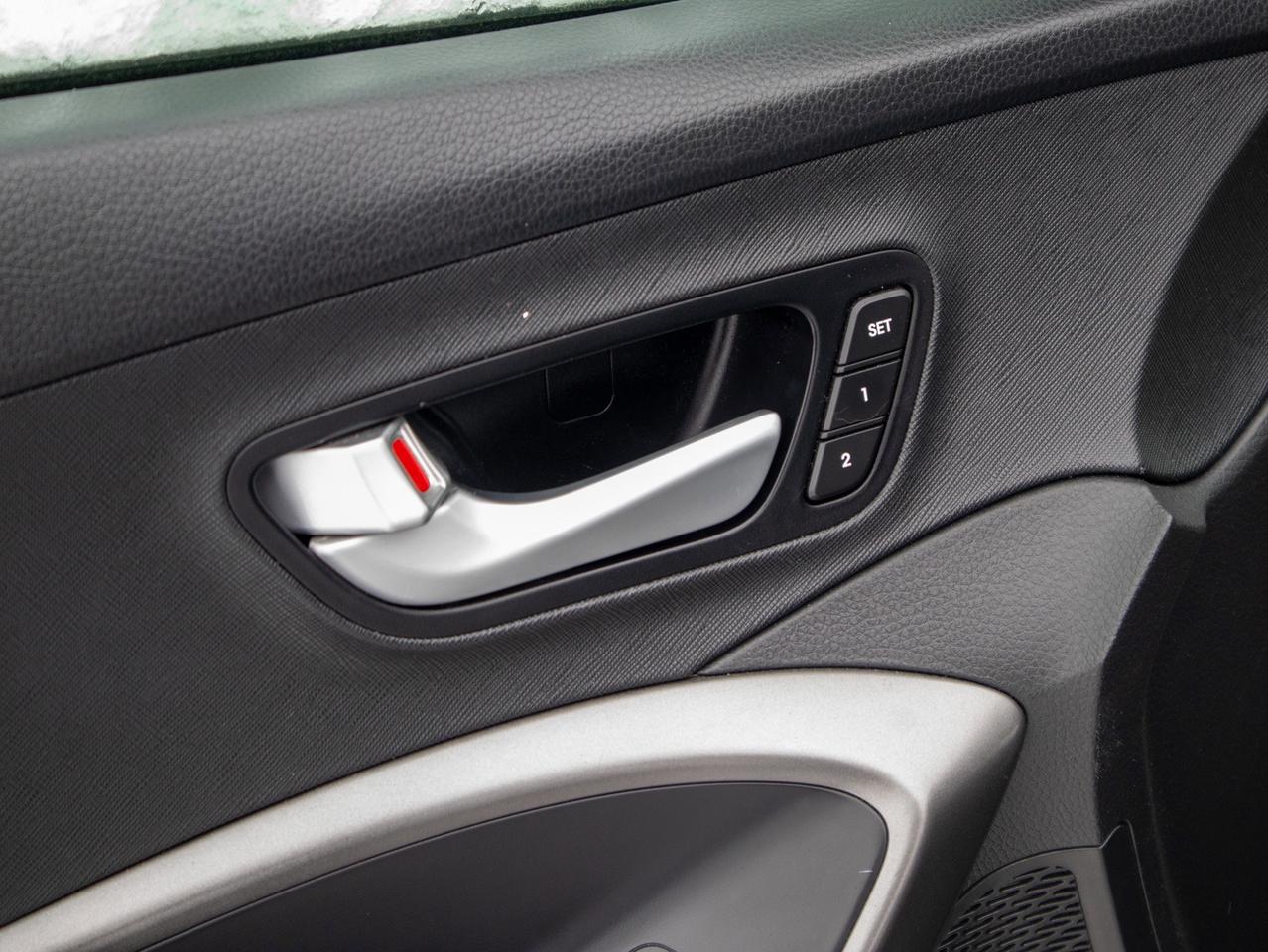 2014 Hyundai Santa Fe Sport Limited - Navigation System   Cooled Seats Photo