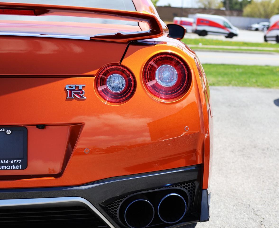 2018 Nissan GT-R PREMIUM/COUPE/NAV/LEATHER/B CAM/P SENSORS/KEYLESS/ Photo