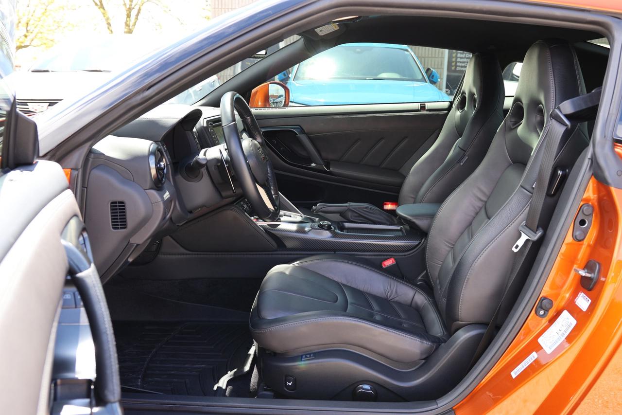 2018 Nissan GT-R PREMIUM/COUPE/NAV/LEATHER/B CAM/P SENSORS/KEYLESS/ Photo