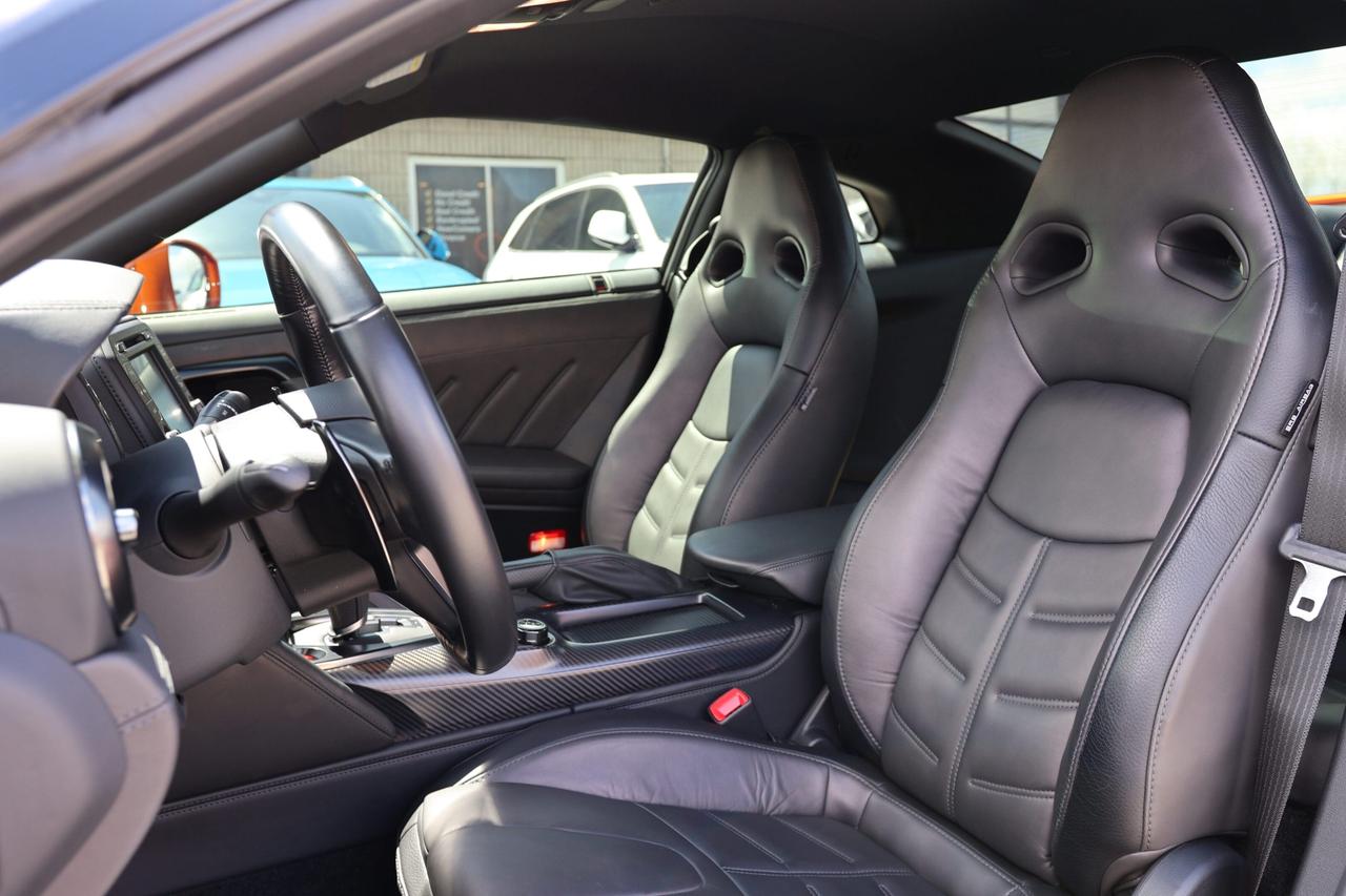 2018 Nissan GT-R PREMIUM/COUPE/NAV/LEATHER/B CAM/P SENSORS/KEYLESS/ Photo