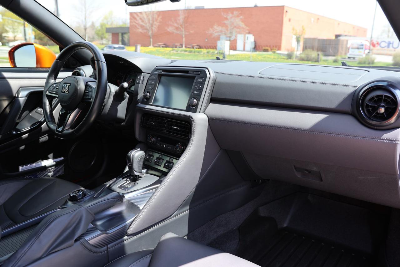 2018 Nissan GT-R PREMIUM/COUPE/NAV/LEATHER/B CAM/P SENSORS/KEYLESS/ Photo