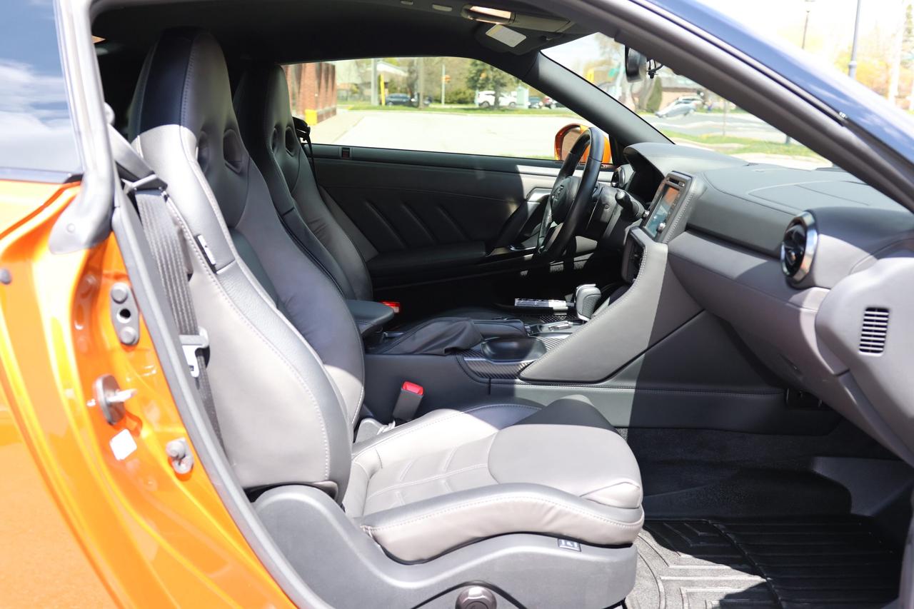 2018 Nissan GT-R PREMIUM/COUPE/NAV/LEATHER/B CAM/P SENSORS/KEYLESS/ Photo