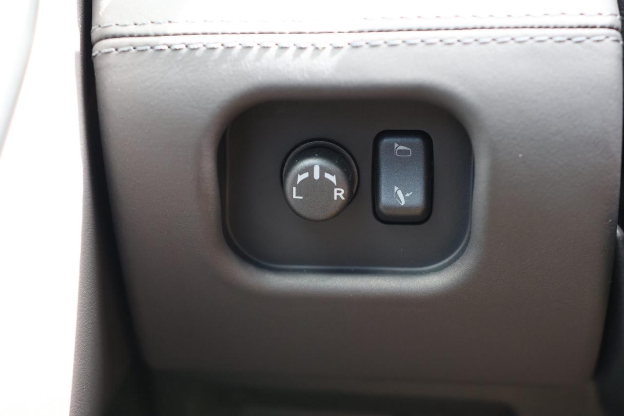 2018 Nissan GT-R PREMIUM/COUPE/NAV/LEATHER/B CAM/P SENSORS/KEYLESS/ Photo