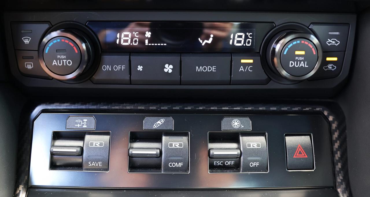 2018 Nissan GT-R PREMIUM/COUPE/NAV/LEATHER/B CAM/P SENSORS/KEYLESS/ Photo