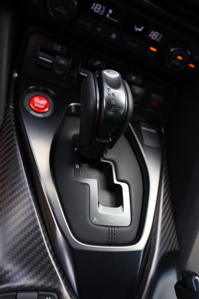 2018 Nissan GT-R PREMIUM/COUPE/NAV/LEATHER/B CAM/P SENSORS/KEYLESS/ Photo