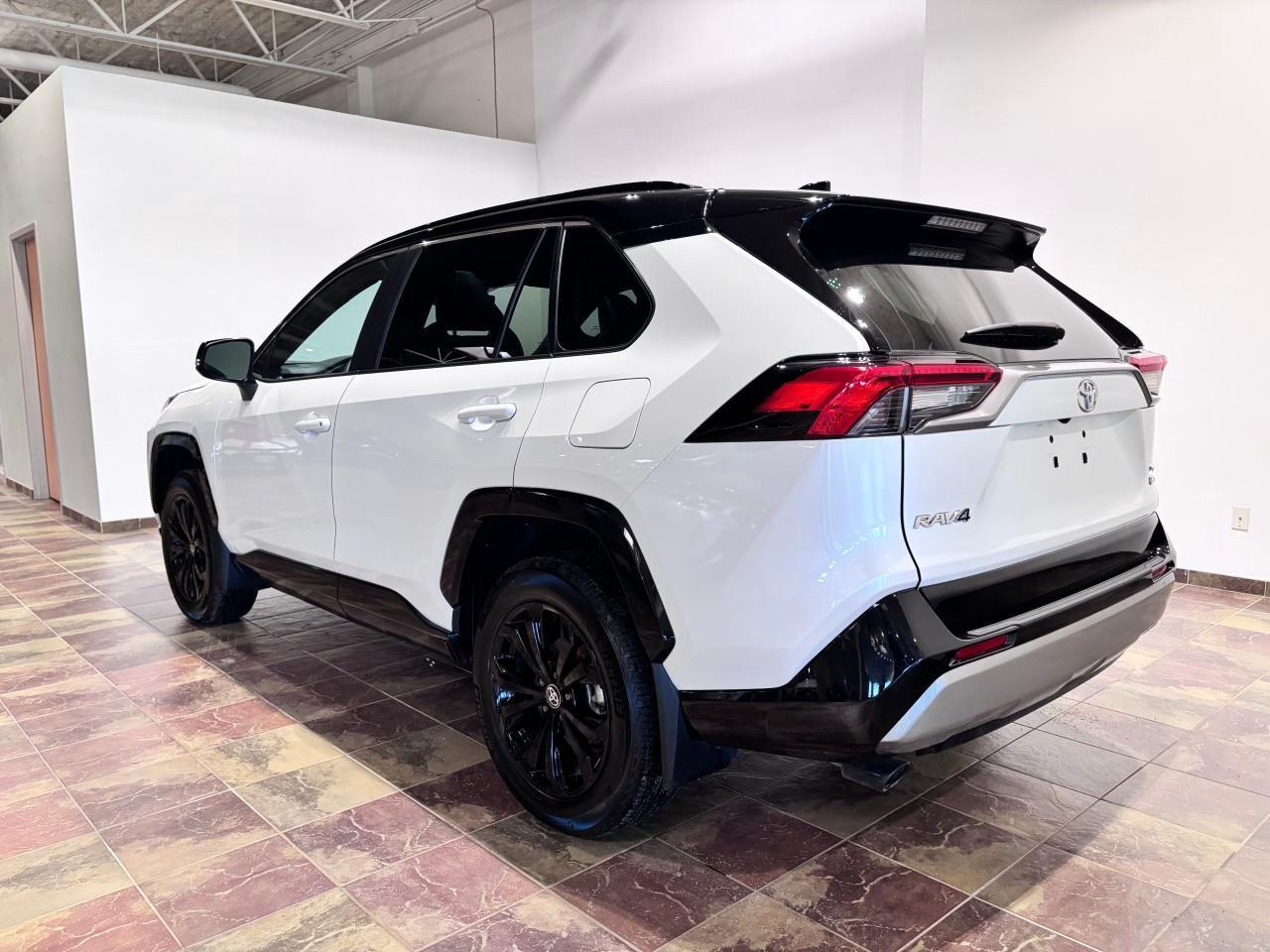 2025 Toyota RAV4 Hybrid XSE Photo2