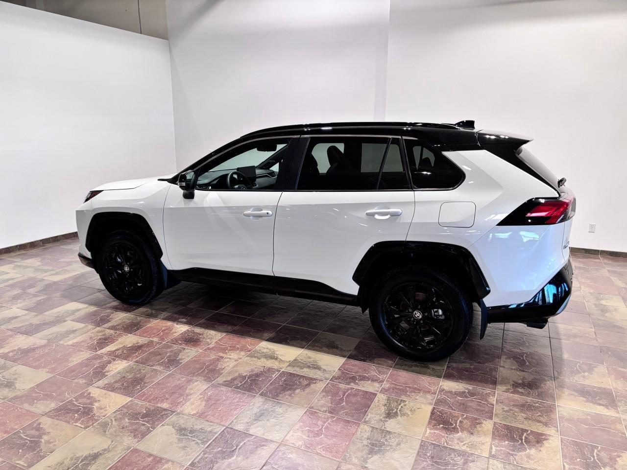 2025 Toyota RAV4 Hybrid XSE Photo4