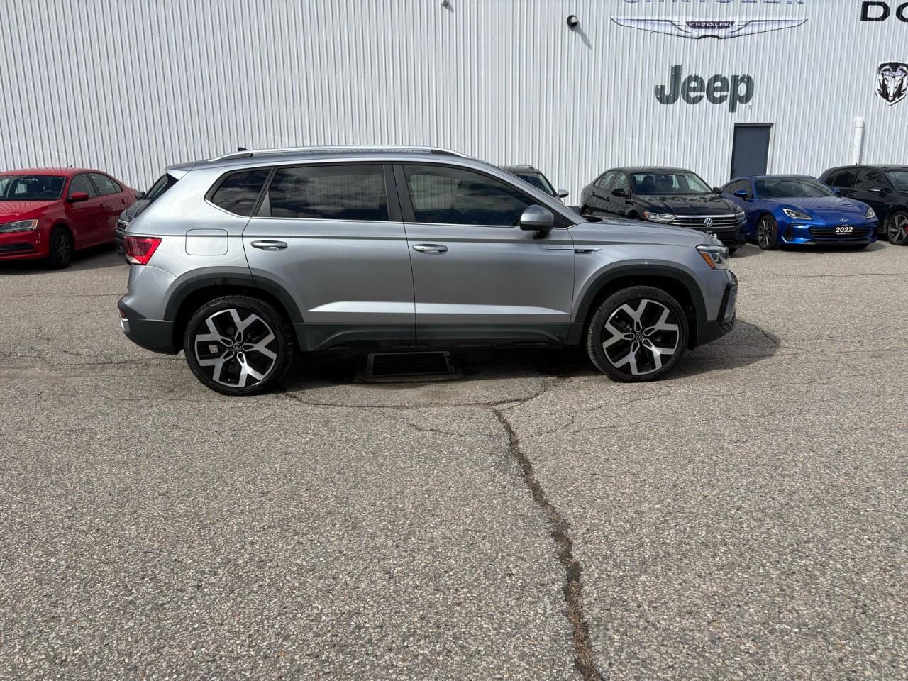 2022 Volkswagen Taos Highline 4MOTION Photo