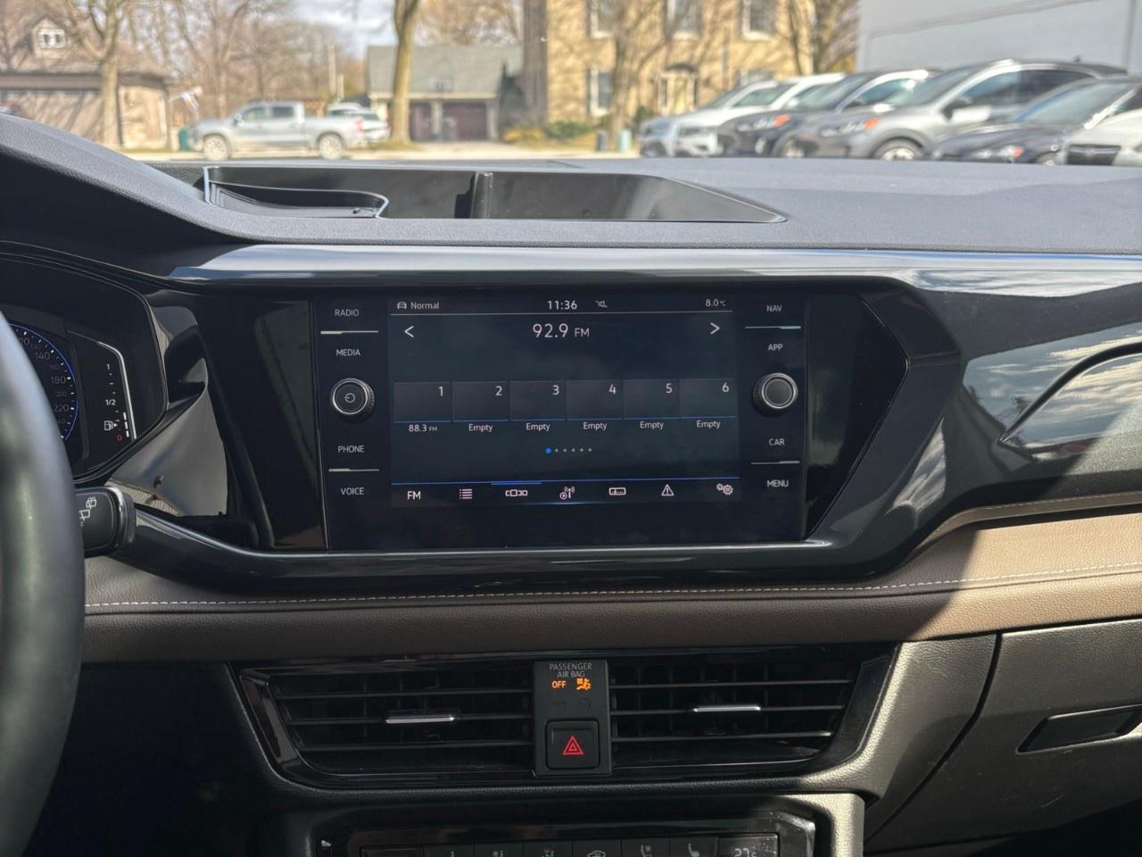 2022 Volkswagen Taos Highline 4MOTION Photo